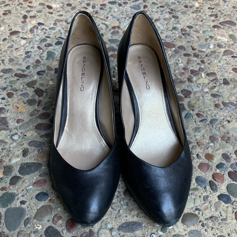 Bandolino black pumps